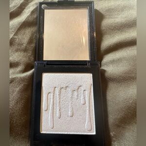 Kylie cosmetics highlighter - go ghost